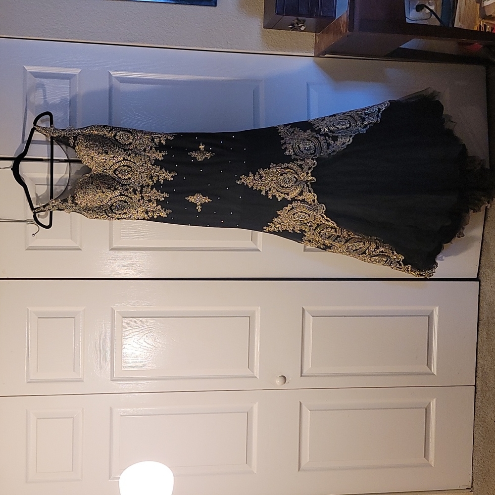 Formal Prom Style Dress - size 8, Black & Gold, Floor Length